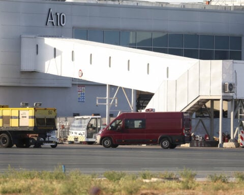 Body of convicted war criminal Ratko Mladic returns to Serbia in government plane