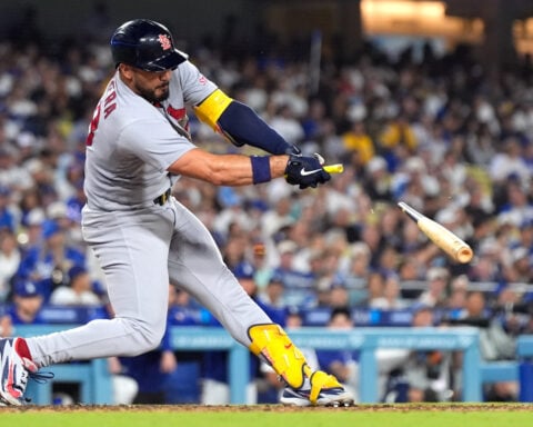 Teoscar Hernández delivers a dramatic 9th-inning walk-off double as Dodgers top Cardinals