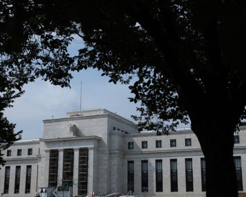 Trump says he will cease trading with top partners unless Fed lowers rates