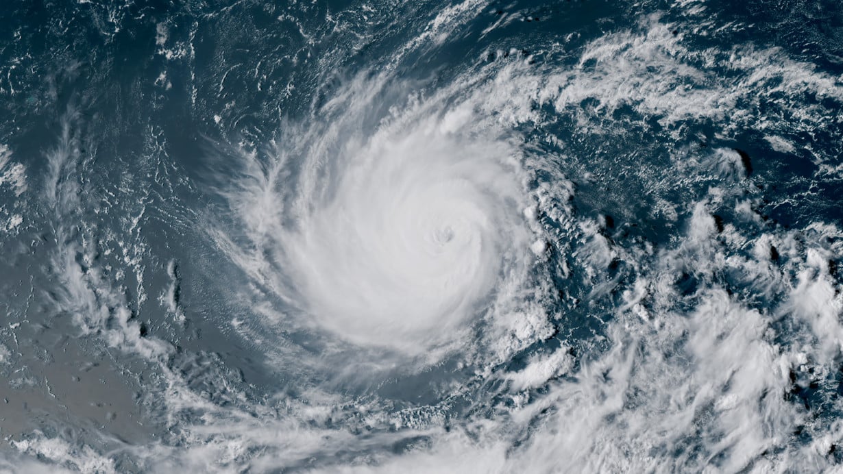 Hawaii braces for major Hurricane Lowell, its 3rd storm threat in a month
