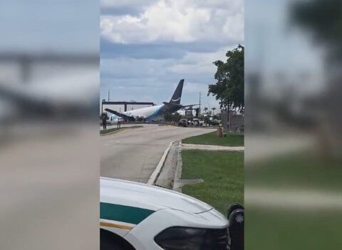 5 dead, 5 injured after Amazon cargo plane overruns runway in Miami, striking multiple vehicles