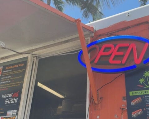 'People's lives are more important than money': Food truck businesses on Kauai prepare for Hurricane Lowell