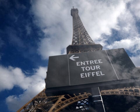 Paris investigates claim women were hidden from Hindu delegation at Eiffel Tower