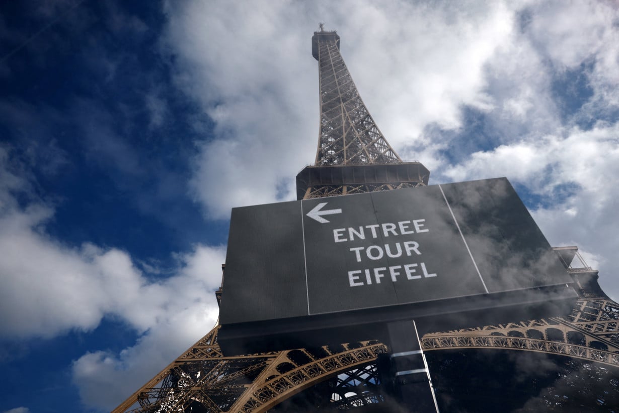 Paris investigates claim women were hidden from Hindu delegation at Eiffel Tower