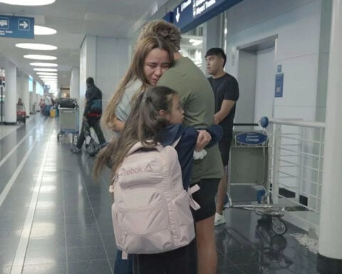 Suburban teen's family self-deports to Colombia nearly year after father's detention during Midway Blitz