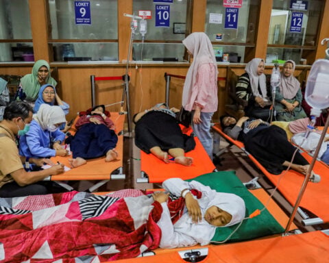 Indonesia suspends nearly 2,000 free meal kitchens for breaching sanitation rules