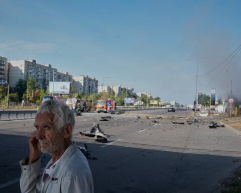 8 killed in Russian strikes on Ukraine as Putin warns Europe against sending troops