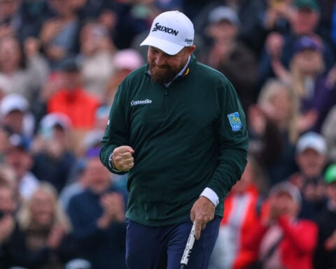 Shane Lowry one-putts every green on back nine and builds 4-shot lead in Irish Open