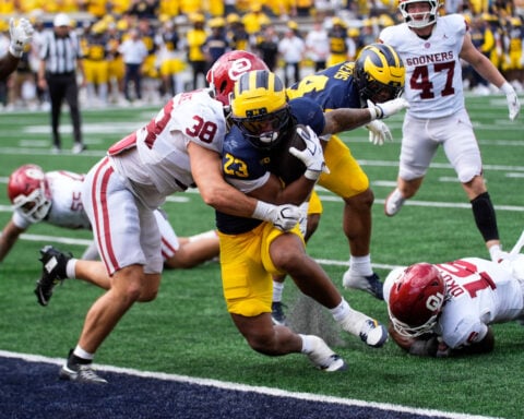 Michigan bounces back and beats No. 11 Oklahoma 17-10 after an INT late in game sets up go-ahead TD
