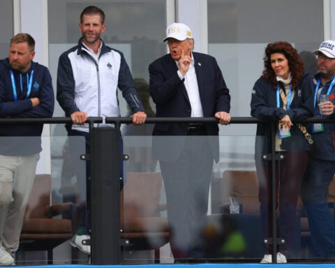 Shane Lowry one-putts every green on back nine and builds 4-shot lead in Irish Open