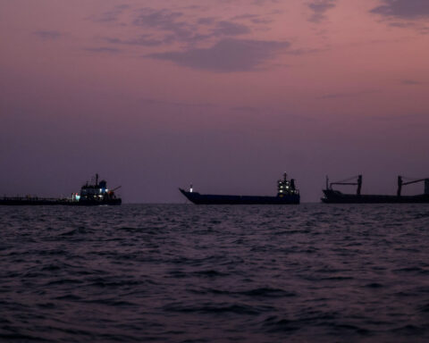 Iran meeting with Gulf countries to discuss Strait of Hormuz deal without the US