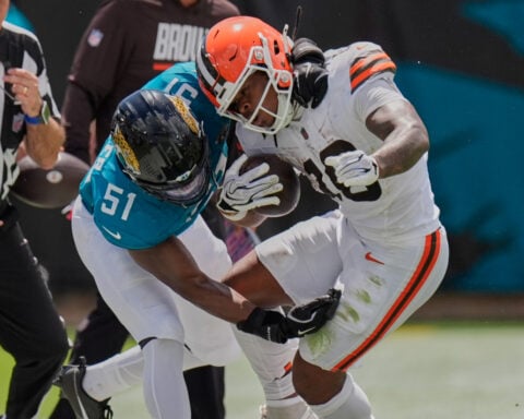 Trevor Lawrence throws 4 TD passes as the Jaguars rout the Browns 34-10 in season opener