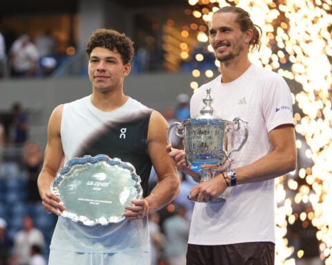 Alexander Zverev beats Ben Shelton to win the US Open title and extend a drought by American men