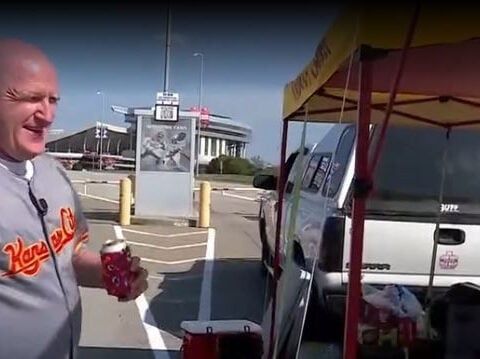 Chiefs fans line up at Arrowhead more than 24 hours before Broncos game