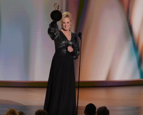Jean Smart makes Emmy history with fifth straight 'Hacks' win