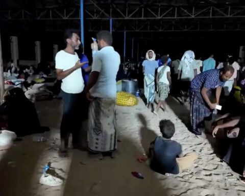 Alarmed Yemenis flee south as Houthis keep up attacks