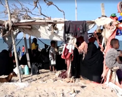 Yemen conflict displaces over 100,000 people, UN says