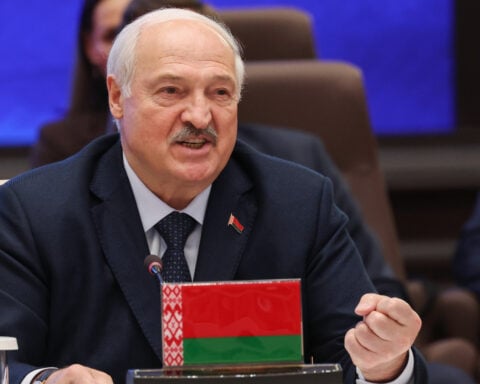 Belarus' authoritarian leader meets US envoy to push for lifting sanctions
