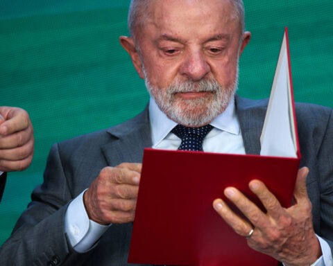 Lula would beat Bolsonaro in a Brazilian runoff, CNT/MDA poll suggests