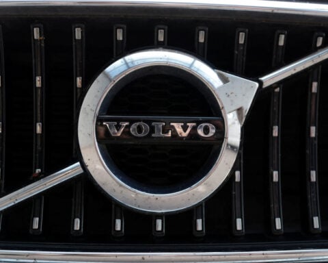 Volvo Cars launches longer-range versions of its hybrid XC60 and XC90 models  