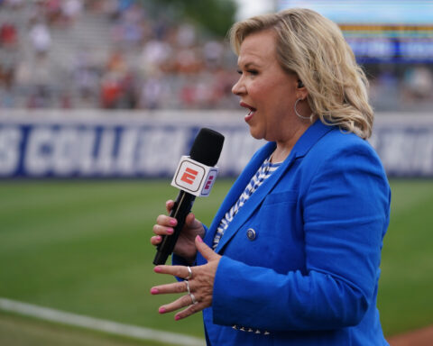 Texas QB Arch Manning apologizes to ESPN reporter Holly Rowe for laughing about fake video of slap