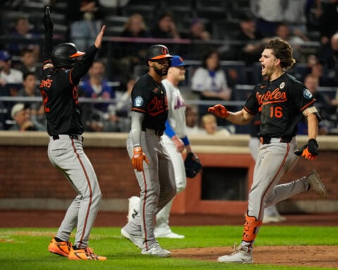 Alonso ties it in 9th with 300th homer and Orioles beat Mets 7-5 in 11 on Mayo's inside-the-parker