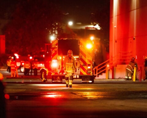 News helicopter crashes in LA