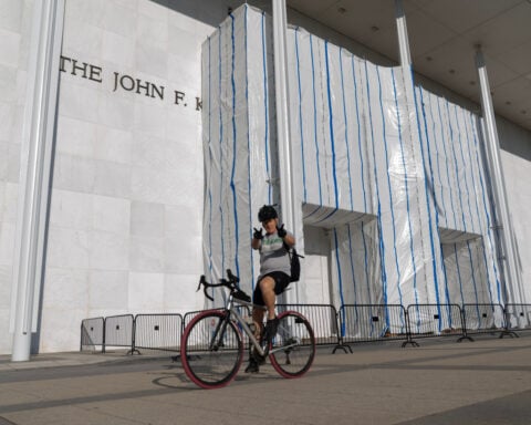 Fencing goes up around the main Kennedy Center building after Trump-aligned board votes to close it
