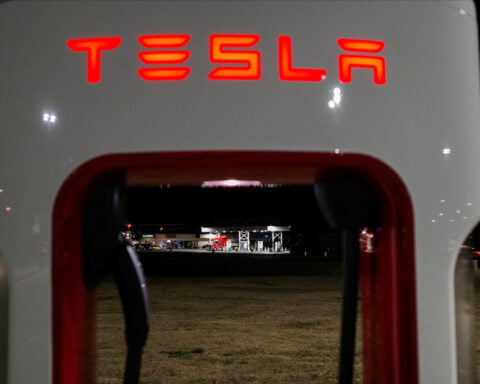 Tesla taps Forum Mobility for California electric-truck charging stations