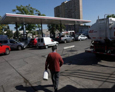 Chile weighs ethanol-gasoline blend as government seeks cheaper fuels amid fiscal strains