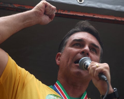 Brazil's Flavio Bolsonaro, Lula tied in runoff scenario, Atlas poll shows