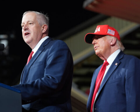 Trump pushes his $5,000 'dividend' pledge if GOP wins midterms. Republican candidates, not as much