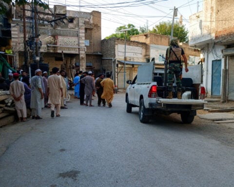 Suicide attack kills 16 near mosque in northwest Pakistan police compound
