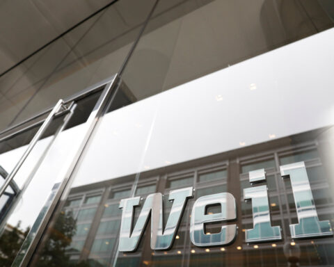 Weil, Gotshal & Manges eyes merger options after rainmakers exit, Bloomberg News reports