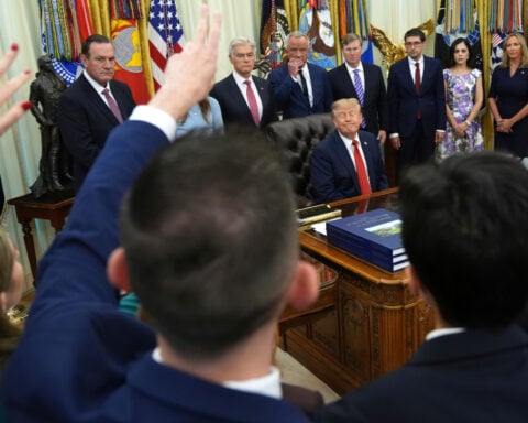 Potential Democratic candidates race to respond to AI threat amid Trump's dismissals