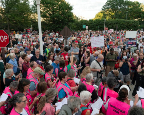 Thousands join protest outside Kennedy Center, expressing concern that Trump might tear it down