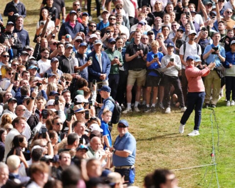 McIlroy produces big finish with eagle at No. 18 to move into contention at BMW PGA Championship