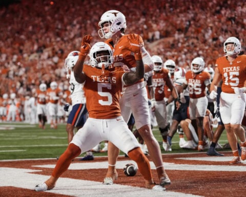 Manning throws 2 early TD passes to Coleman to help No. 1 Texas beat UTSA 30-6