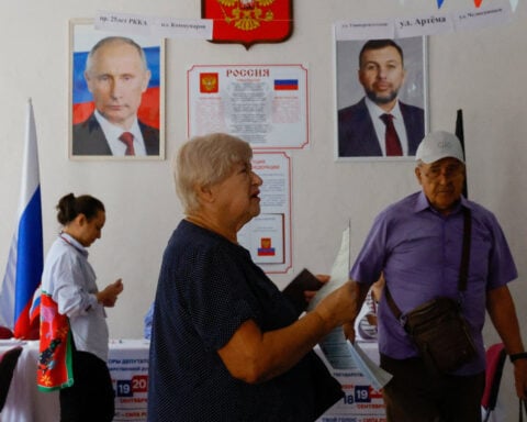 Russian exiles cast votes to voice dissent to Putin and Ukraine war