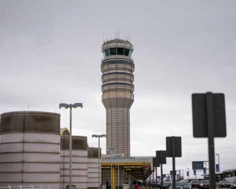US aircraft communications with FAA 'incredibly insecure,' senator says