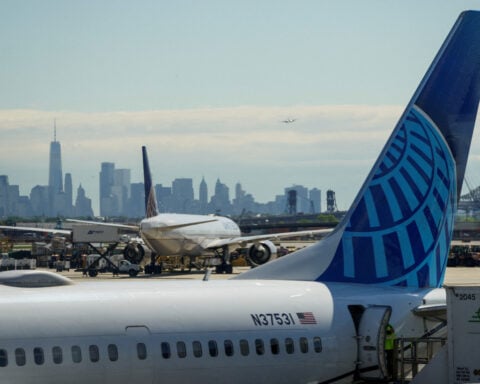 Thousands of US flights snarled before FAA resolves telecom problem