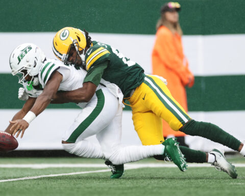 Aaron Glenn stands by his late decisions in Jets' overtime loss to Packers