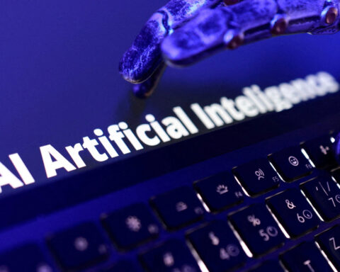 AI could boost LatAm, Caribbean economy 5.1% over a decade but wages may fall, IDB says