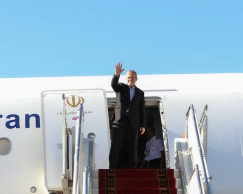 Trump urges compete isolation of Iran, expects deal after election