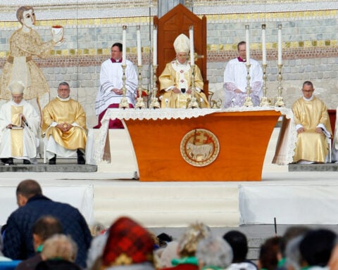 Pope Leo XIV will meet with the French abuse survivors as critics demand action