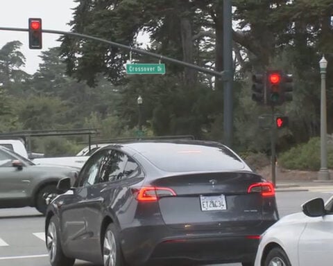 Mom delivers baby girl on side of road during heavy Golden Gate Park traffic