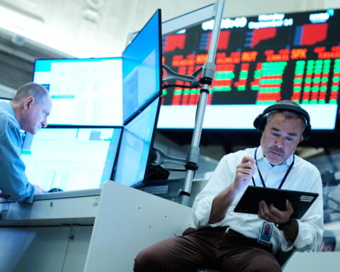 Asian shares trade mixed as markets eye oil prices, US bonds, and currency fluctuations