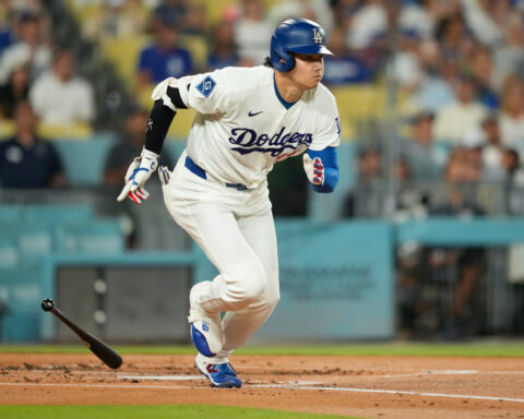 Shohei Ohtani gets a hit in his return to the Dodgers' lineup after 2 weeks out