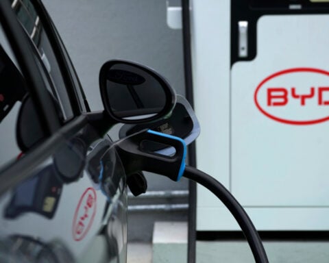 Chinese auto companies race ahead on EV technology, achieving 5-minute ultrafast charging