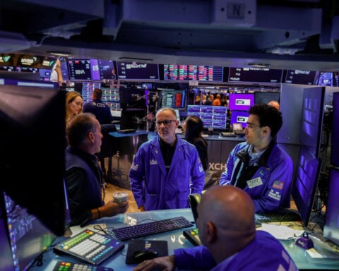 Oil jump sends 30-year yields to two-decade high